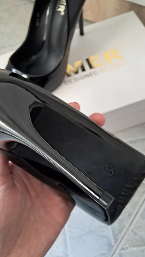 Lakirane crne salonke br. 39 - NENOŠENE