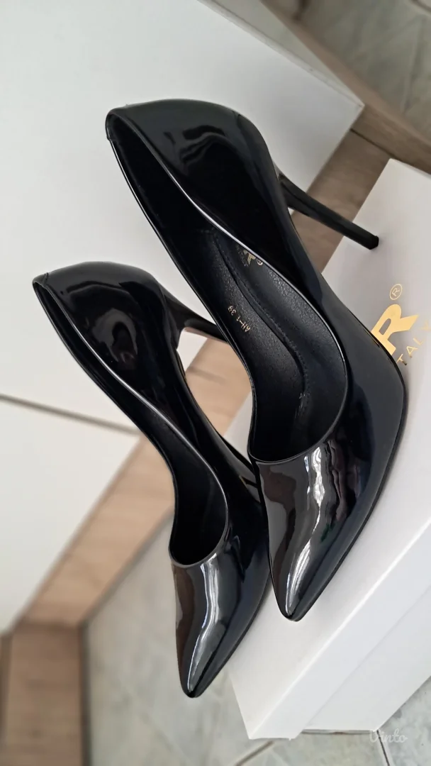 Lakirane crne salonke br. 39 - NENOŠENE