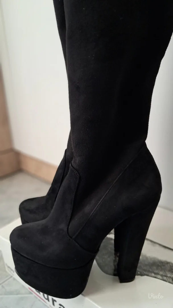Crne čizme preko kolena na platformu br. 38 (odgovara 39)
