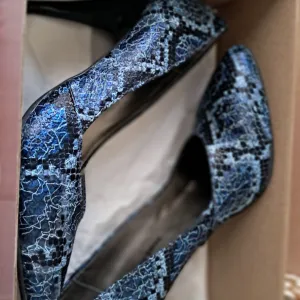 Teget zmijski print salonke br. 39 - NENOŠENE