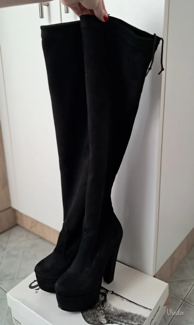 Crne čizme preko kolena na platformu br. 38 (odgovara 39)