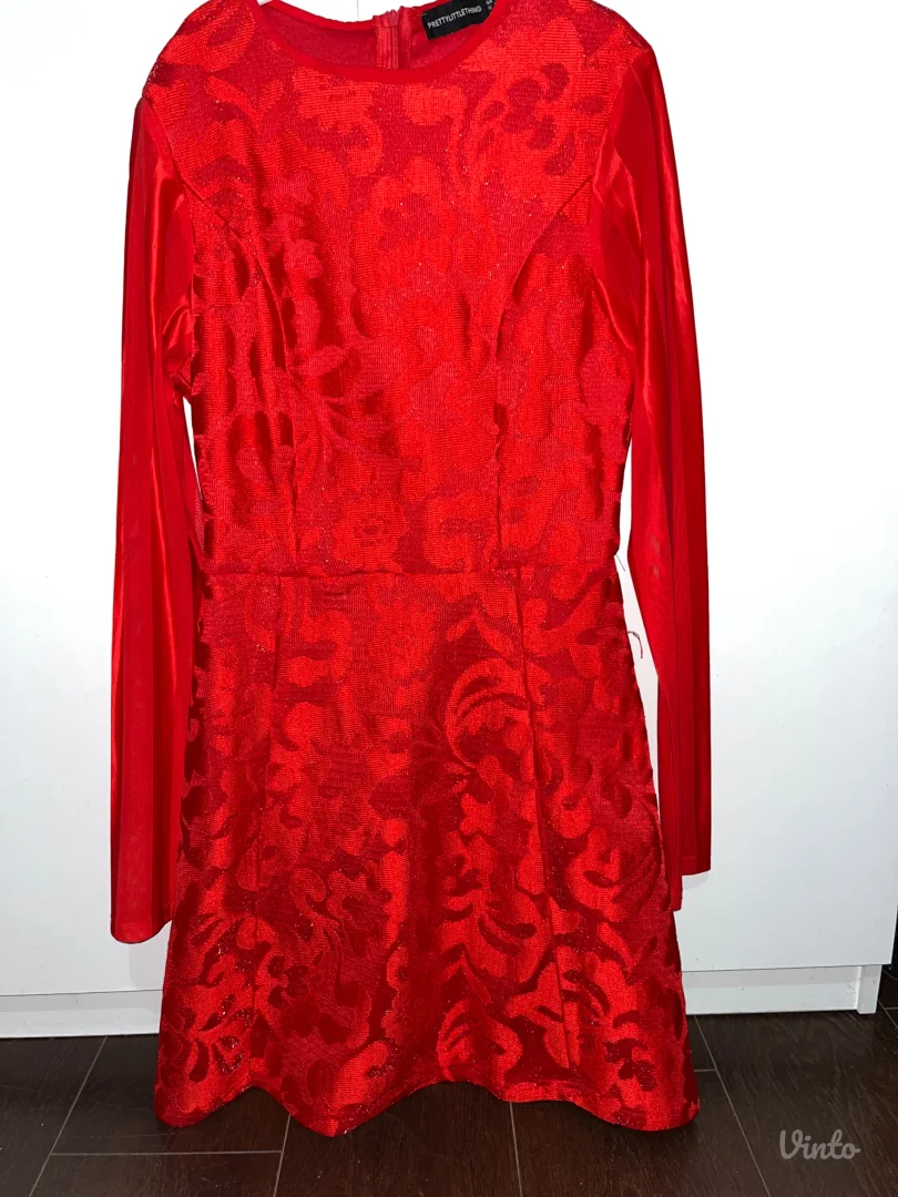 Kratka crvena haljina