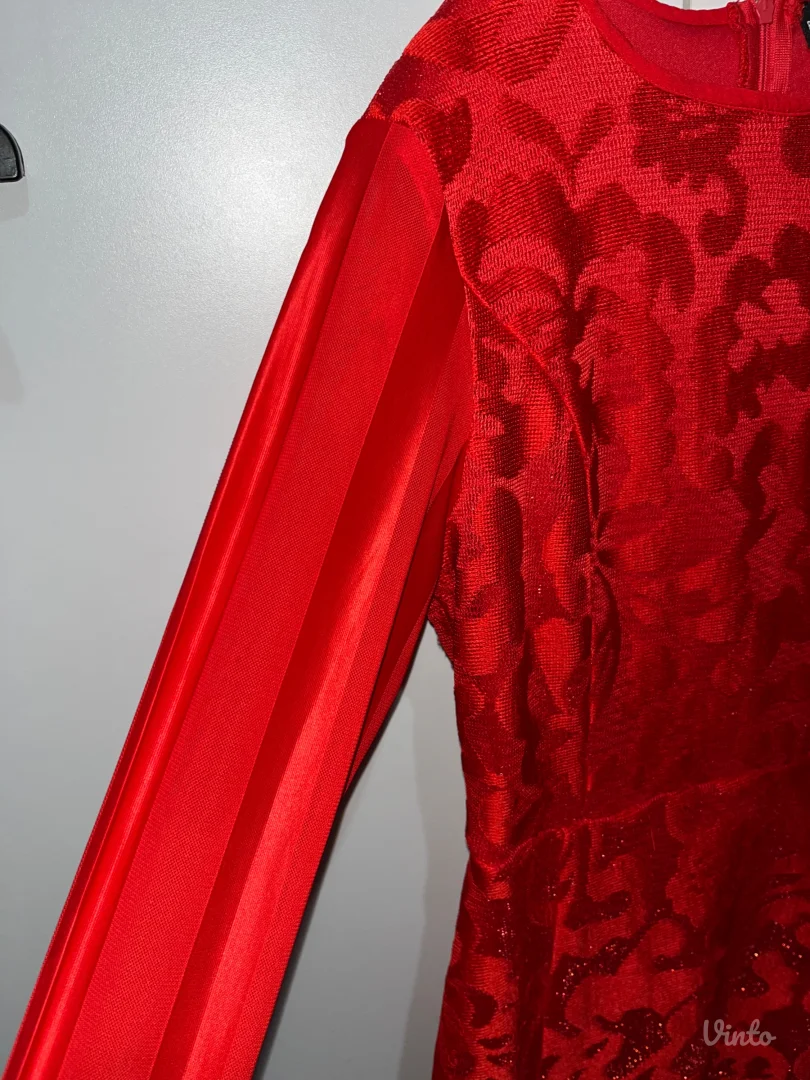 Kratka crvena haljina