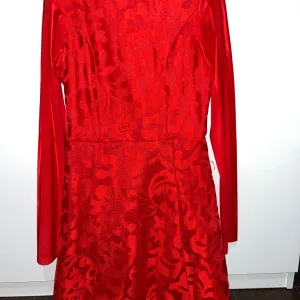 Kratka crvena haljina