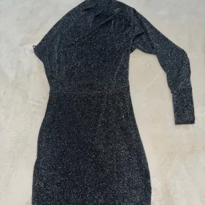 Svečana haljina sa šljokicama