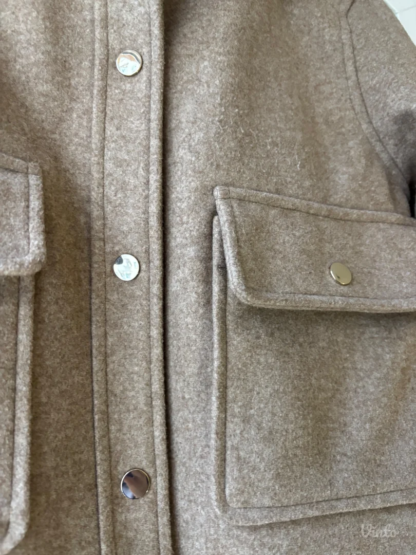 zara kratka jesenja jakna