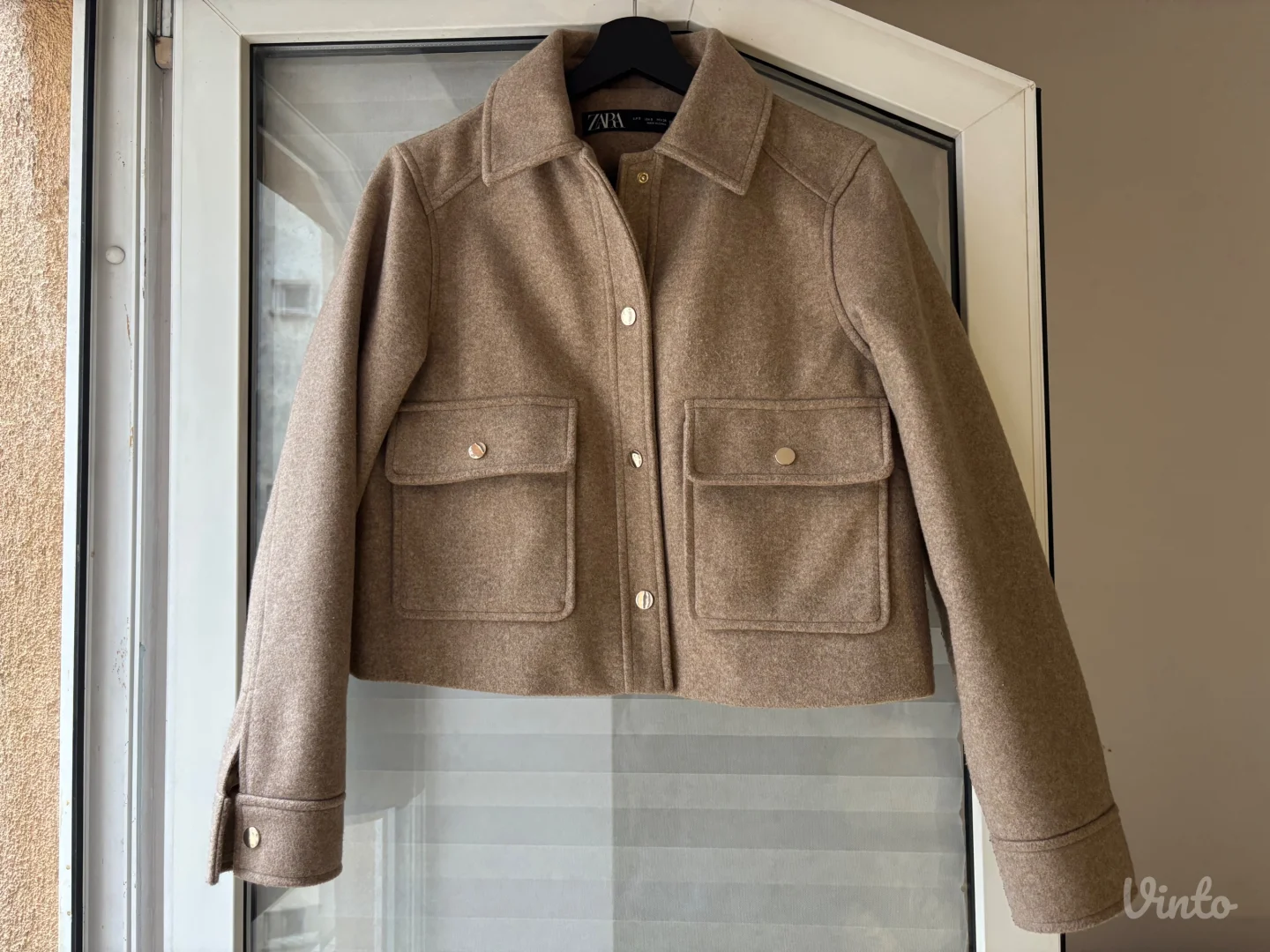 zara kratka jesenja jakna