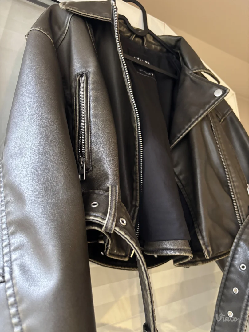 viralna zara kožna jakna