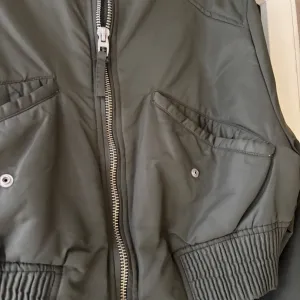 zara bomber jakna