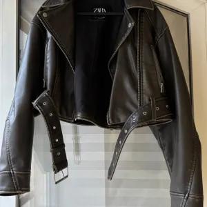 viralna zara kožna jakna