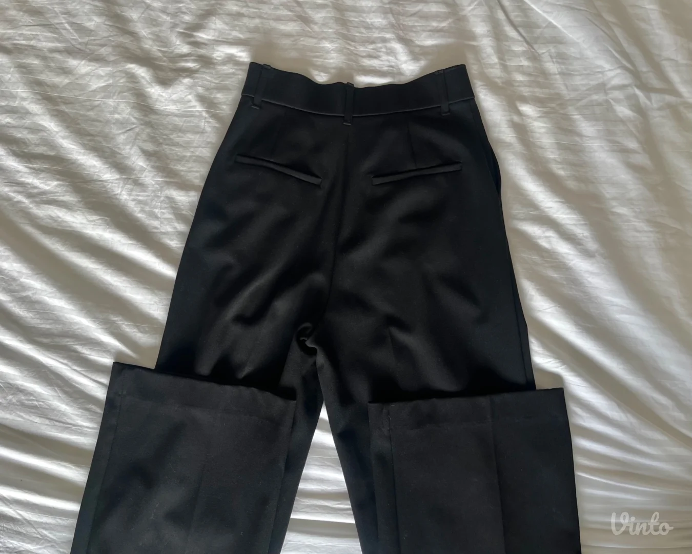 zara crne pantalone