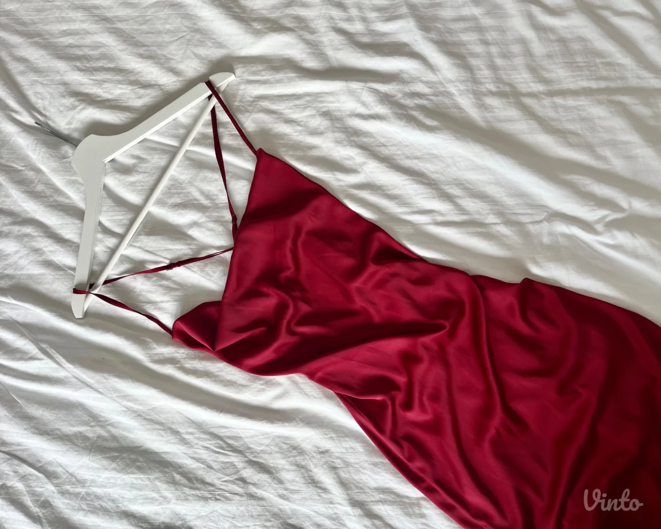 bordo satenska slip haljina