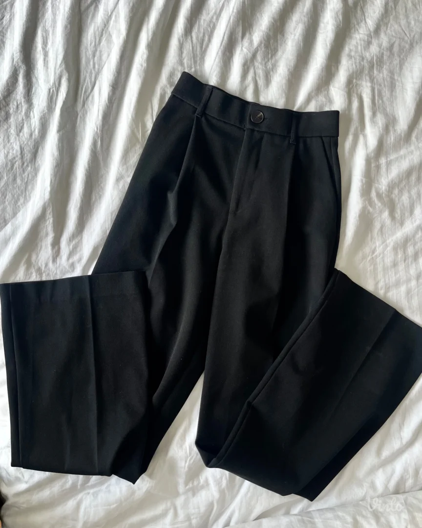 zara crne pantalone