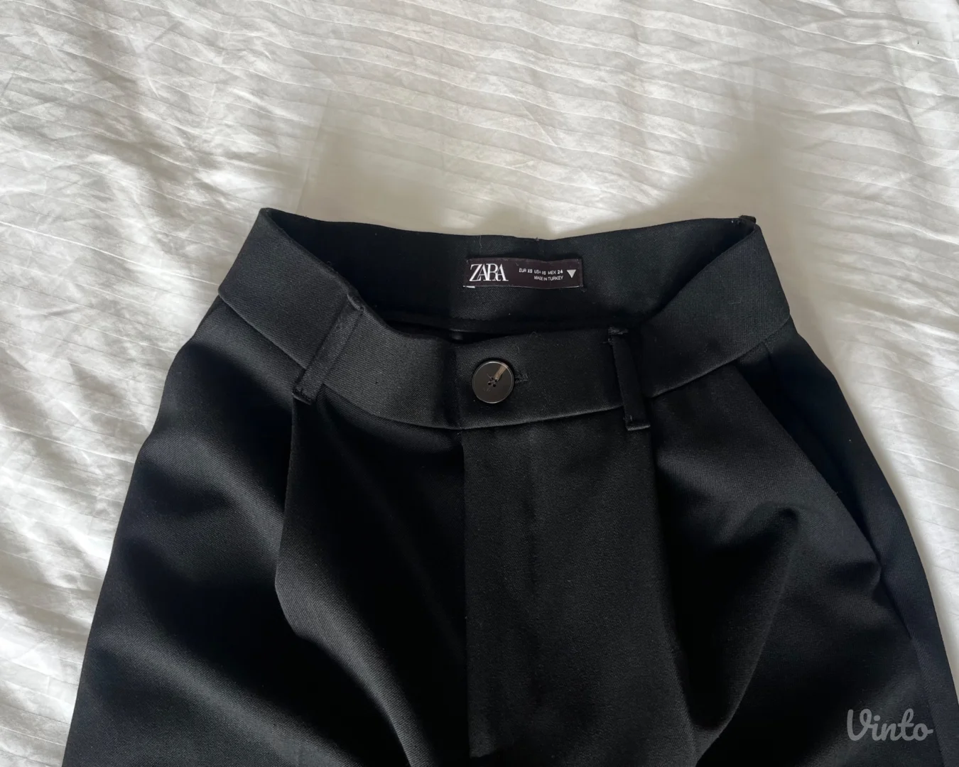 zara crne pantalone