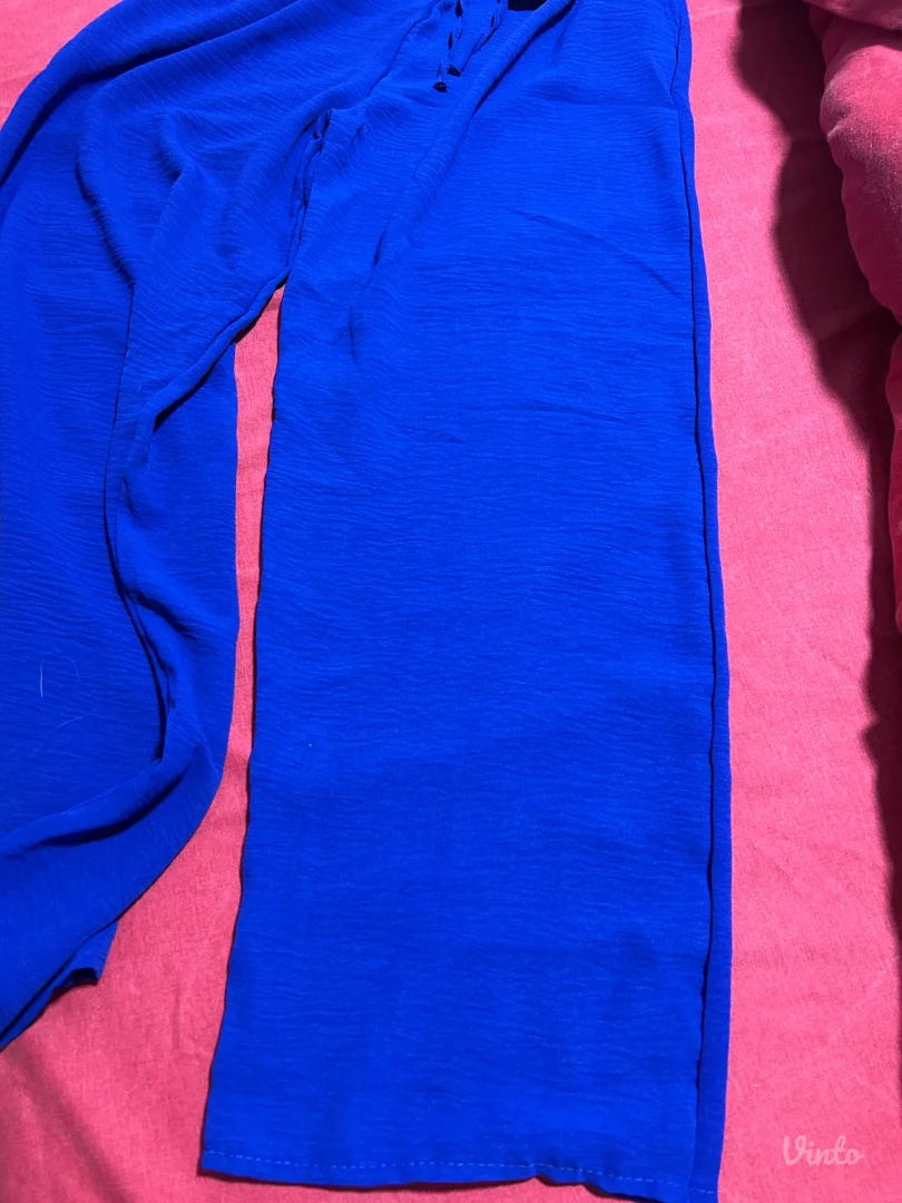 Nove plave pantalone veličina S/M