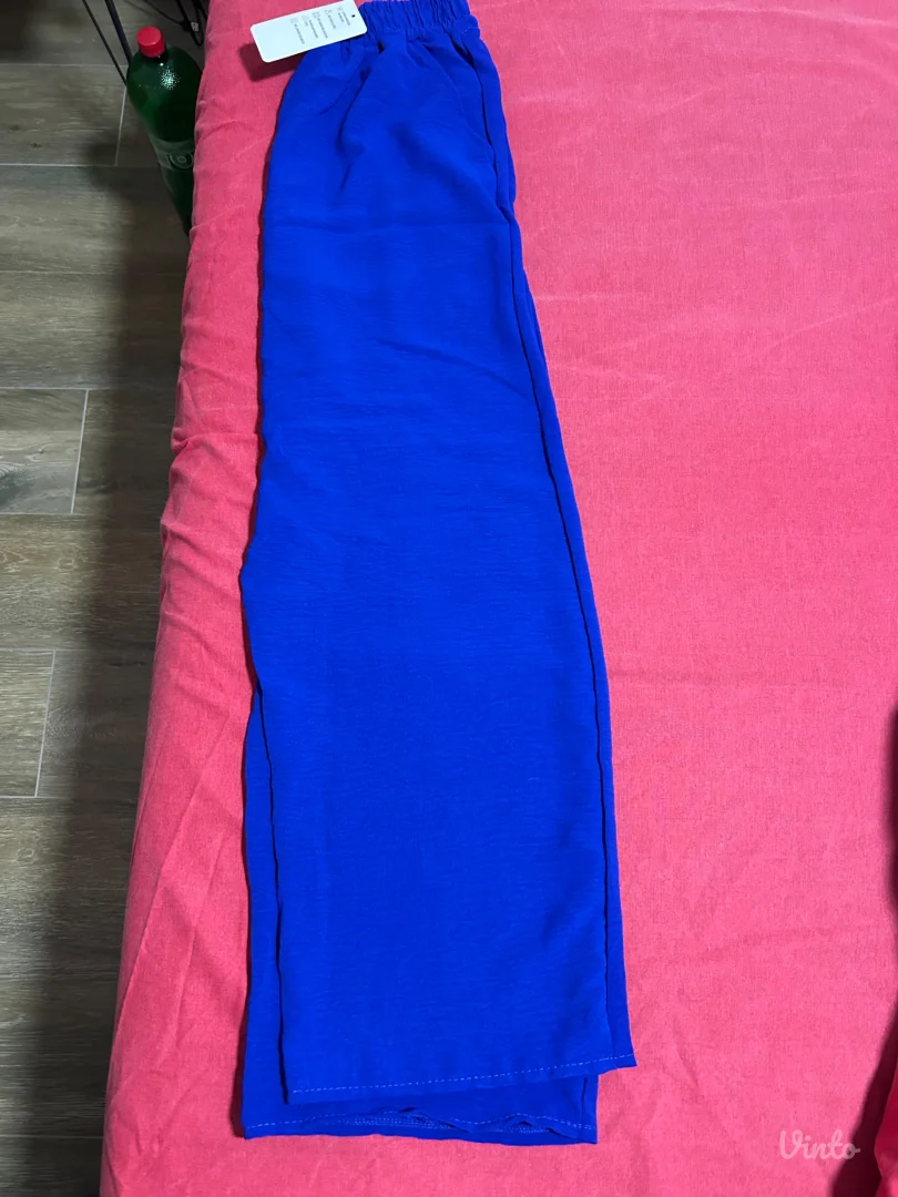 Nove plave pantalone veličina S/M