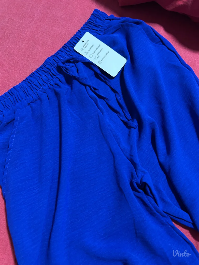 Nove plave pantalone veličina S/M