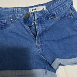 FB sister (NY) šorts