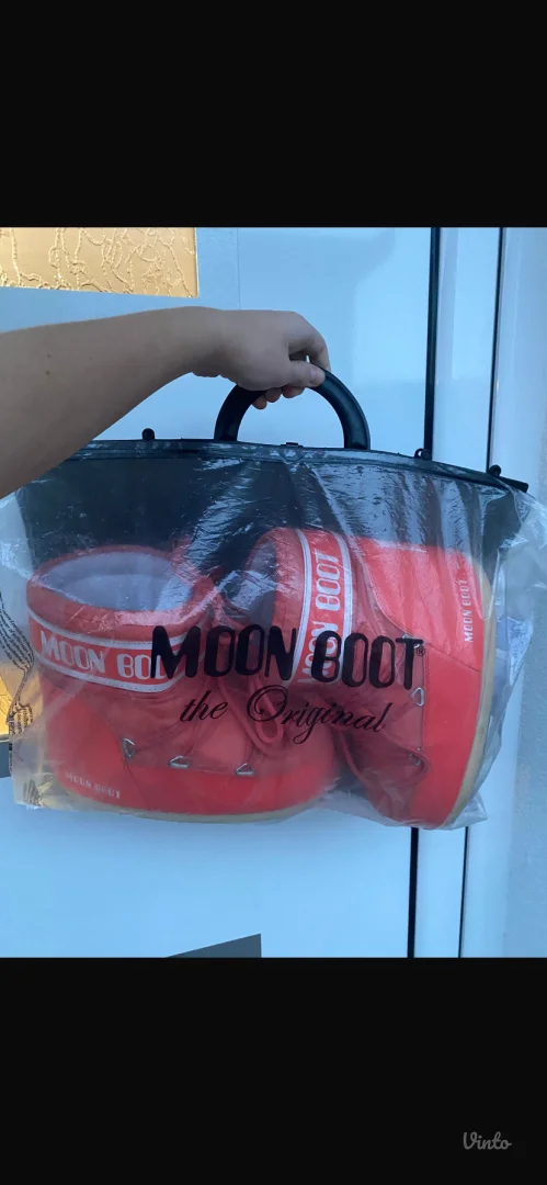 moon boot