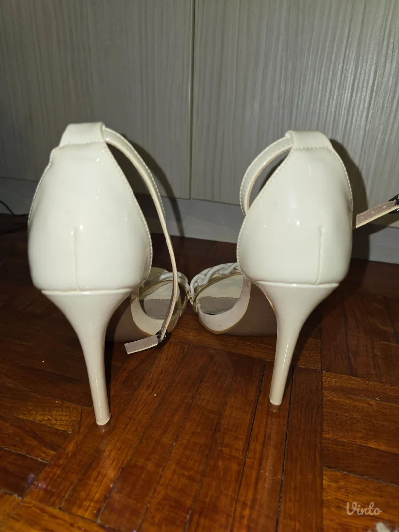 Nove Opposite sandale