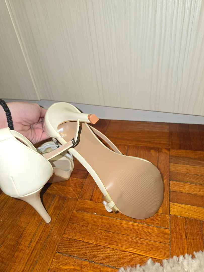 Nove Opposite Sandale