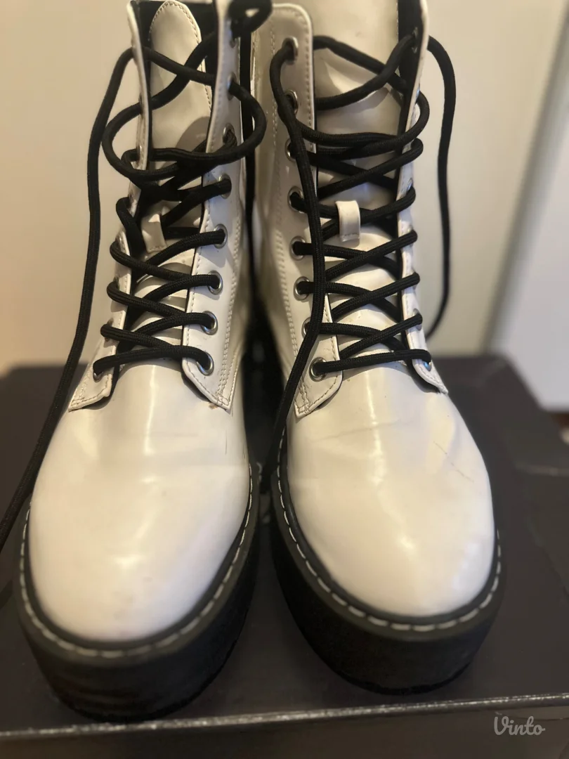 H&M kozne lakovane cizme