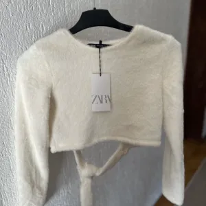 Zara - dzemper otvorenih ledja