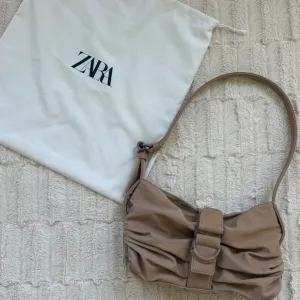 Zara torbica