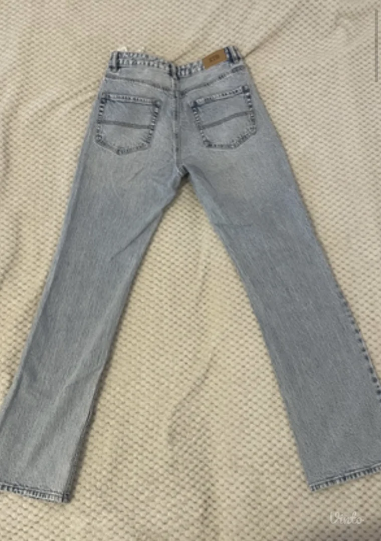 Stradivarius flare jeans NOVE