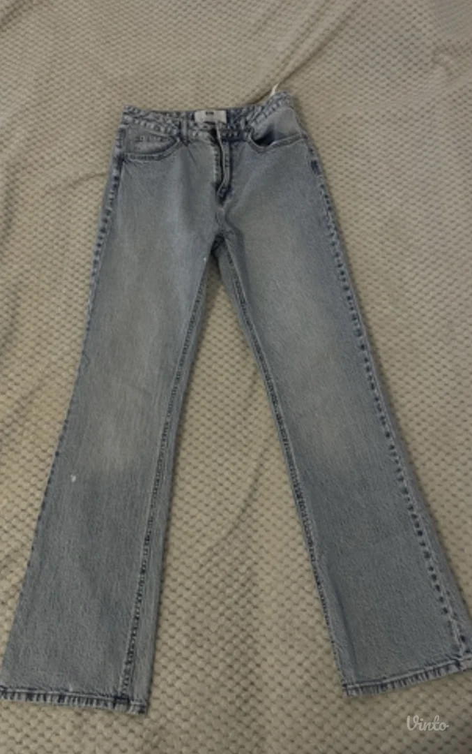 Stradivarius flare jeans NOVE