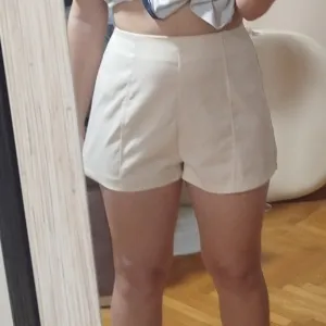 Bež šorts