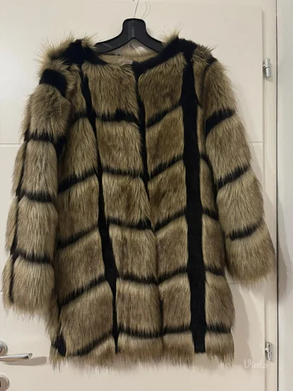 Dugačka bunda od veštačkog krzna