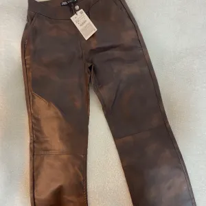 ZARA kozne pantalone / nove sa etiketom / XS