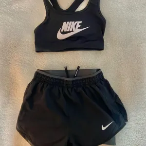 NIKE original crni sportski set / XS