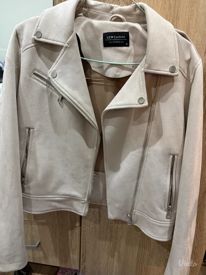 Roze jaknica za toplije vreme