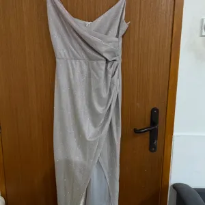 Svečana haljina sa šljokicama