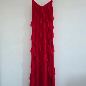 Crvena haljina