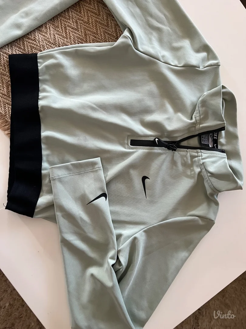 Nike crop