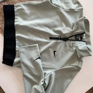 Nike crop