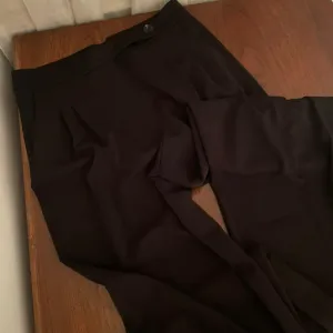 Crne ženske pantalone