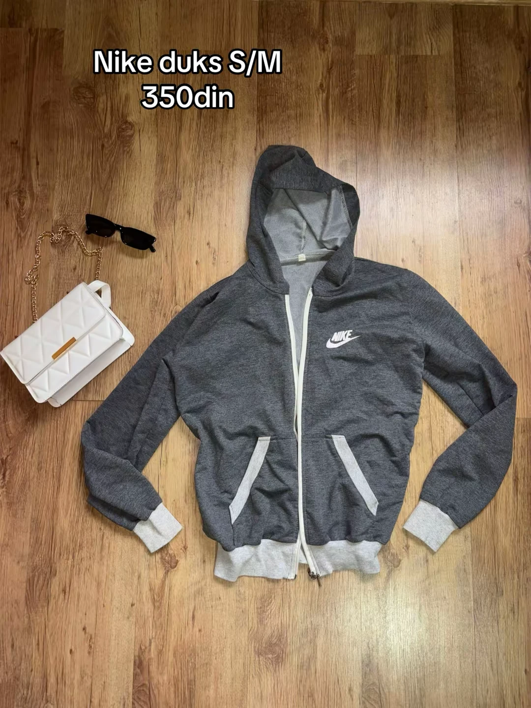 Nike duks