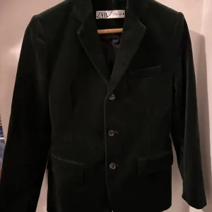 Zara zeleni plišani sako (S) – nov, nikada nošen