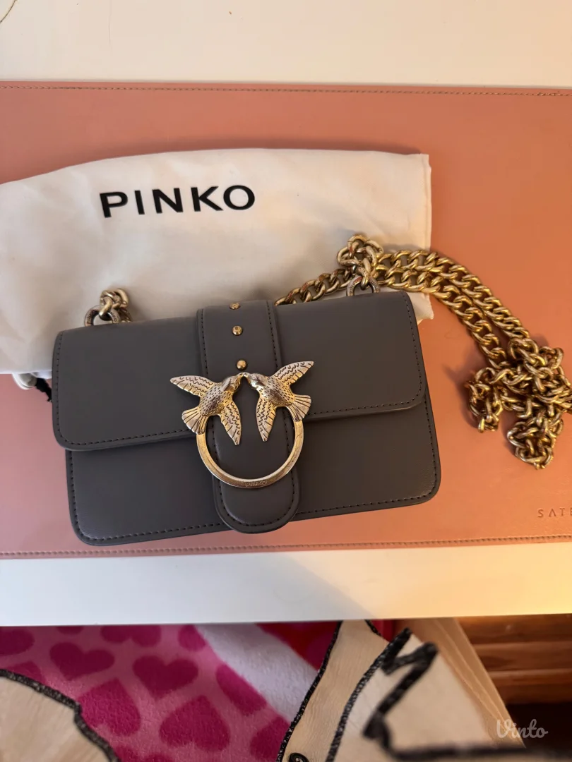 Pinko siva torba sa lancem (odlično stanje)