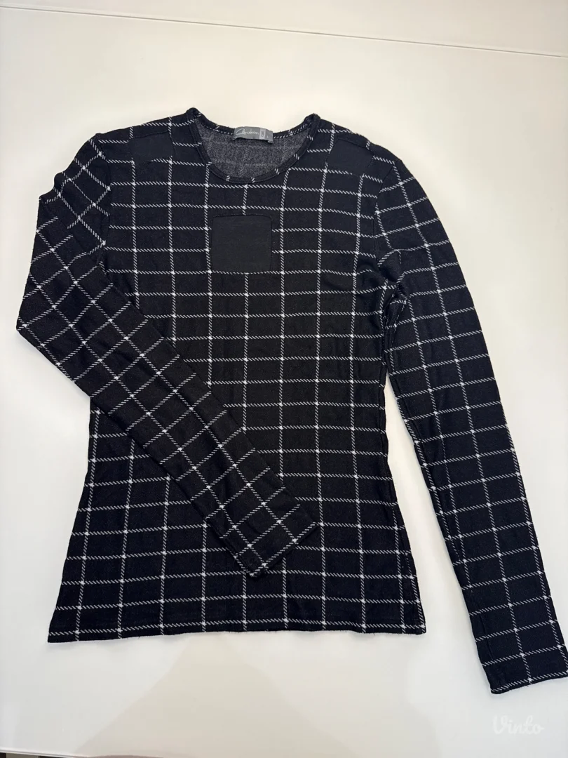 Crna majica na dug rukav