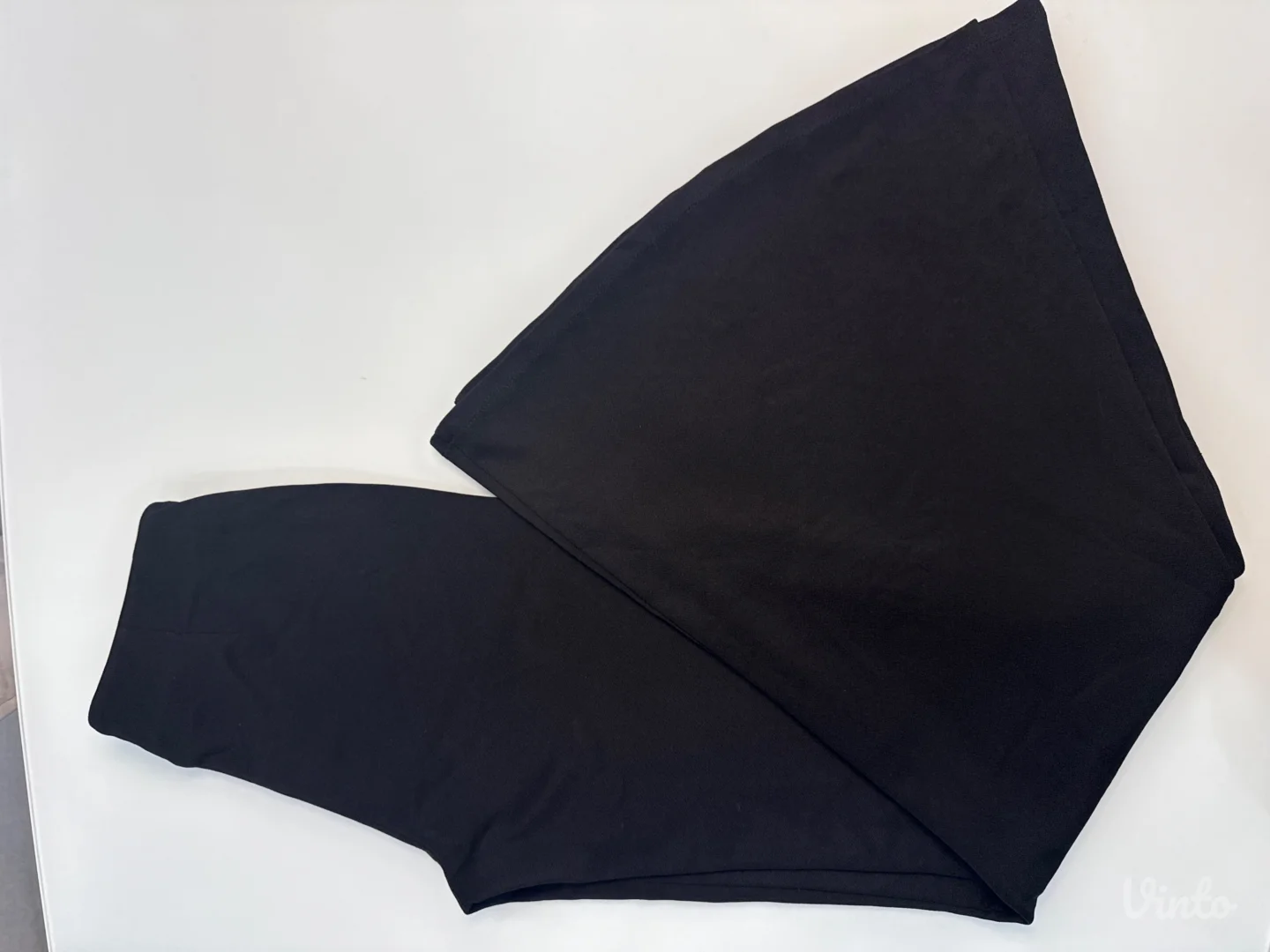 Zara-crne zvonaste pantalone