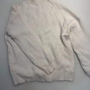 Tom Tailor- beli džemper