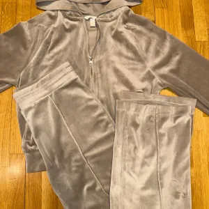 H&M - Komplet Trenerka Siva S