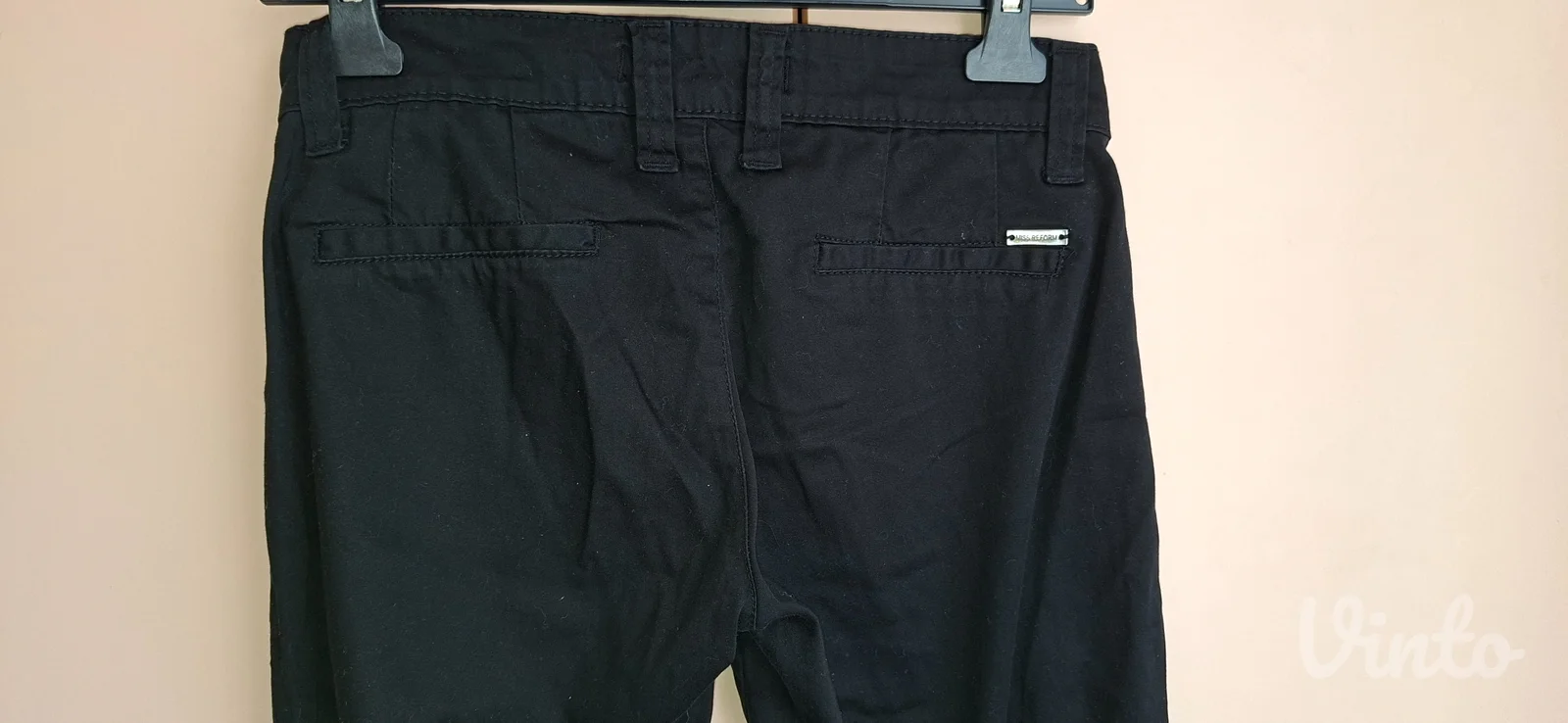 Crne pantalone