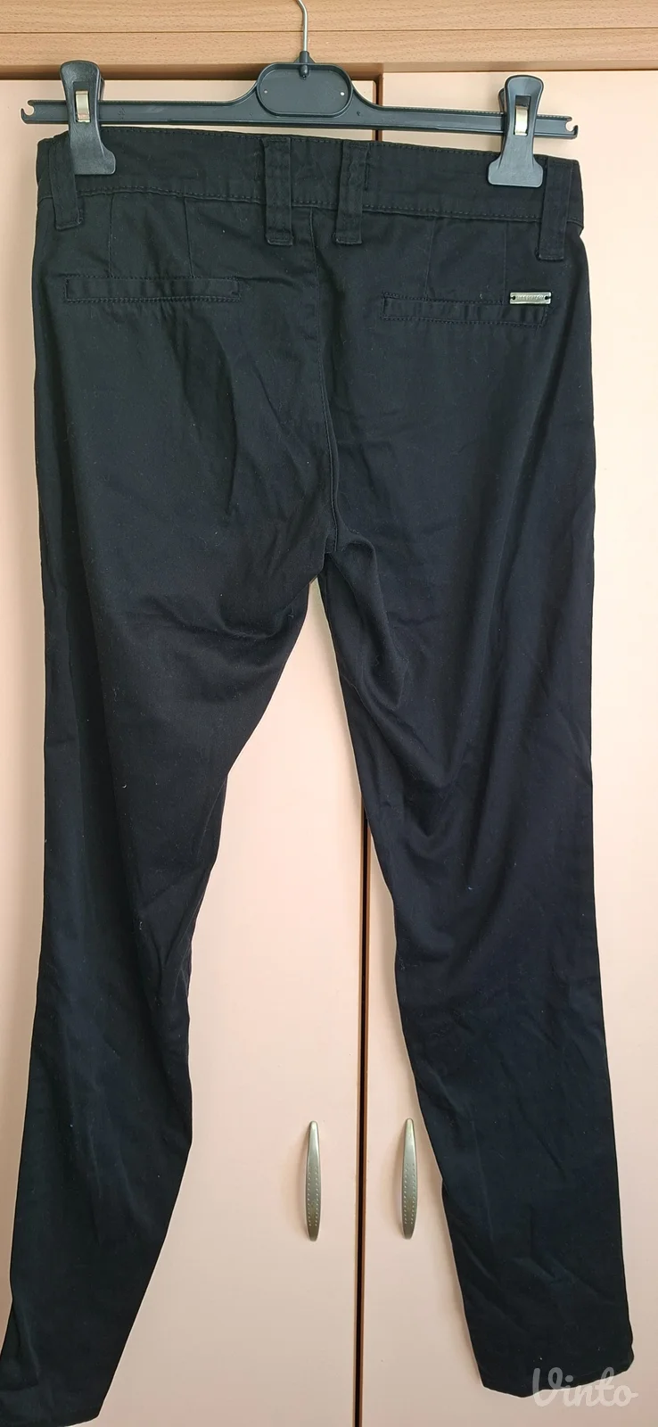 Crne pantalone