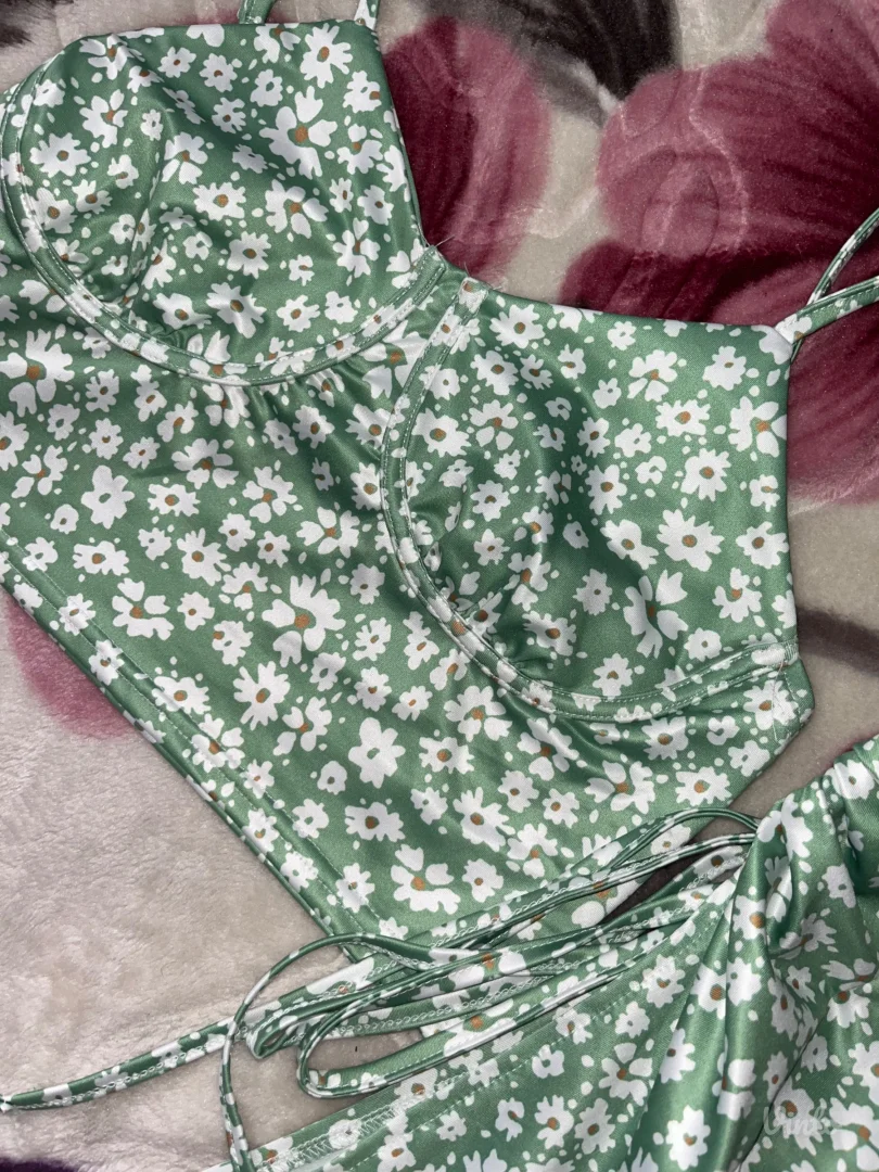 Shein cvetni komplet